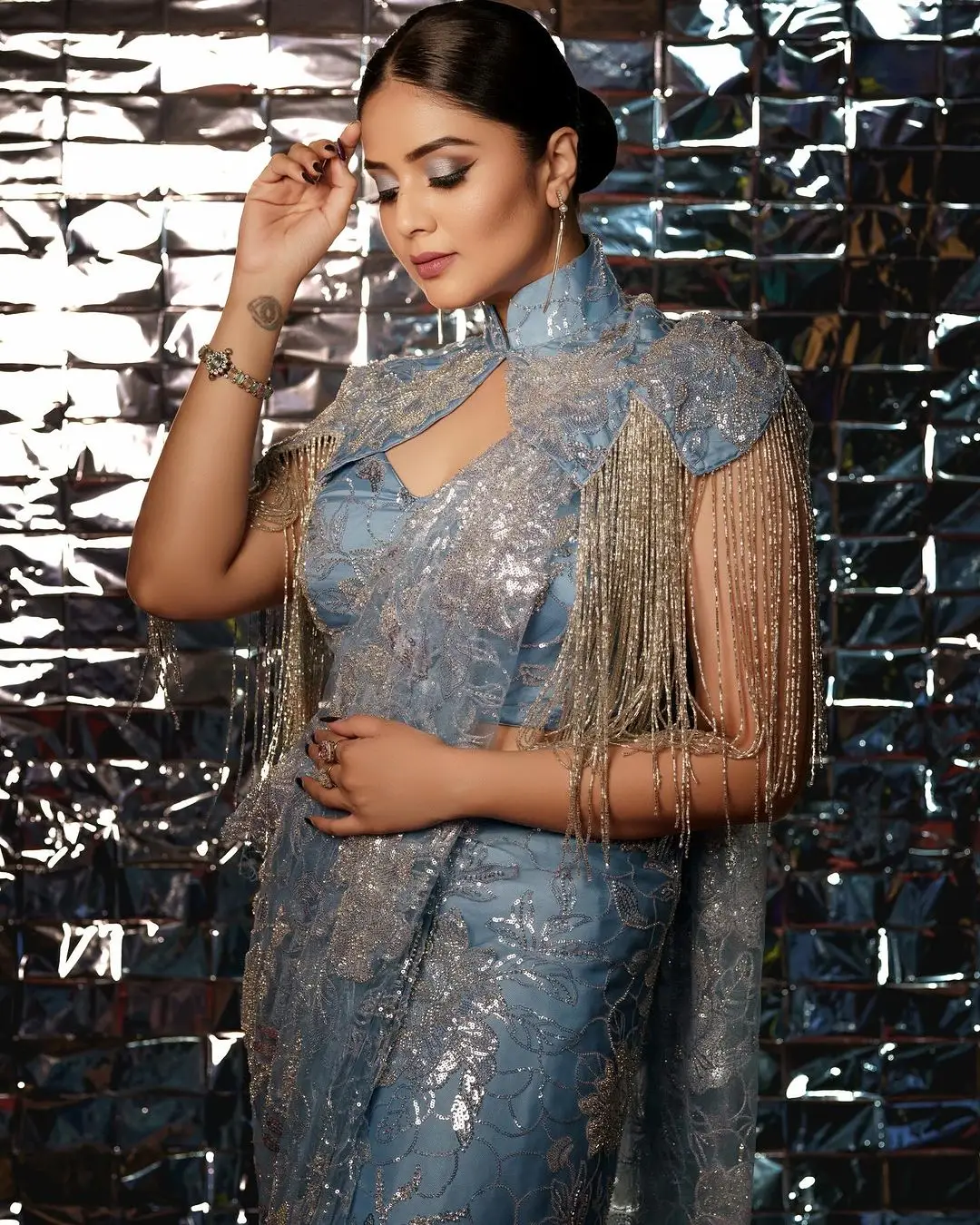 Indian TV Actress Sreemukhi in Traditional Blue Saree